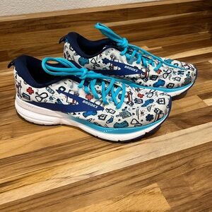 Brooks Nurse Pattern Shoes